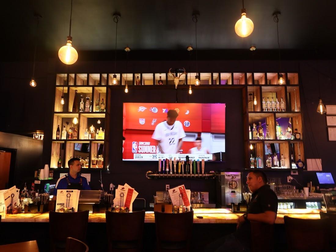 Restaurant Raging bull Sports Bar Gallery Image 4